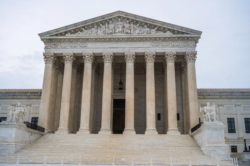 Front facade of the US Supreme Court building